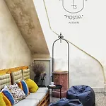 Hostel Numero Trece - Free Towels, Coffee & Tea, Remote Check-In (Adults Only)