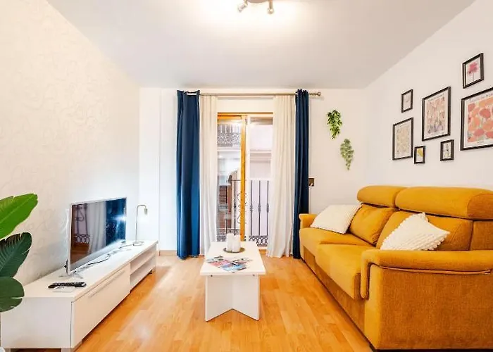 New Refurbished! 4 Minutes Walking To The Beach
