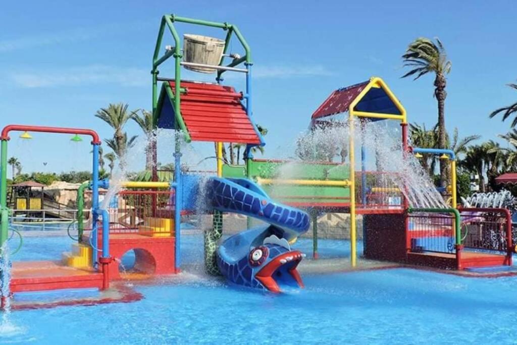 Close To Beaches & Golf Courses - With Pool & Bbq Apartamento