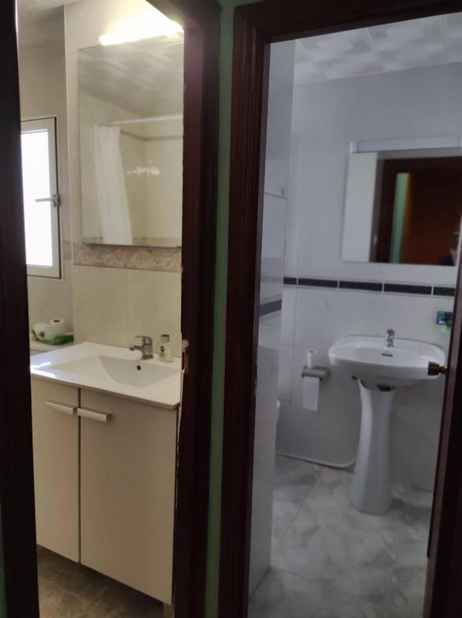 27-3- Комната С Балконом В Квартире Аликанте Для 5 Человек Habitación en casa particular *