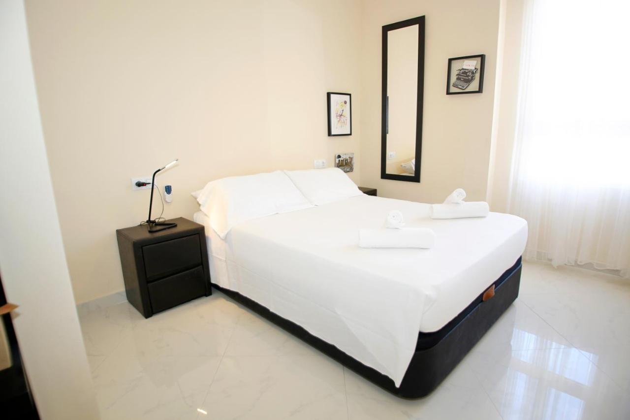 Apartment In Front Of The Sea With Ac And Pool