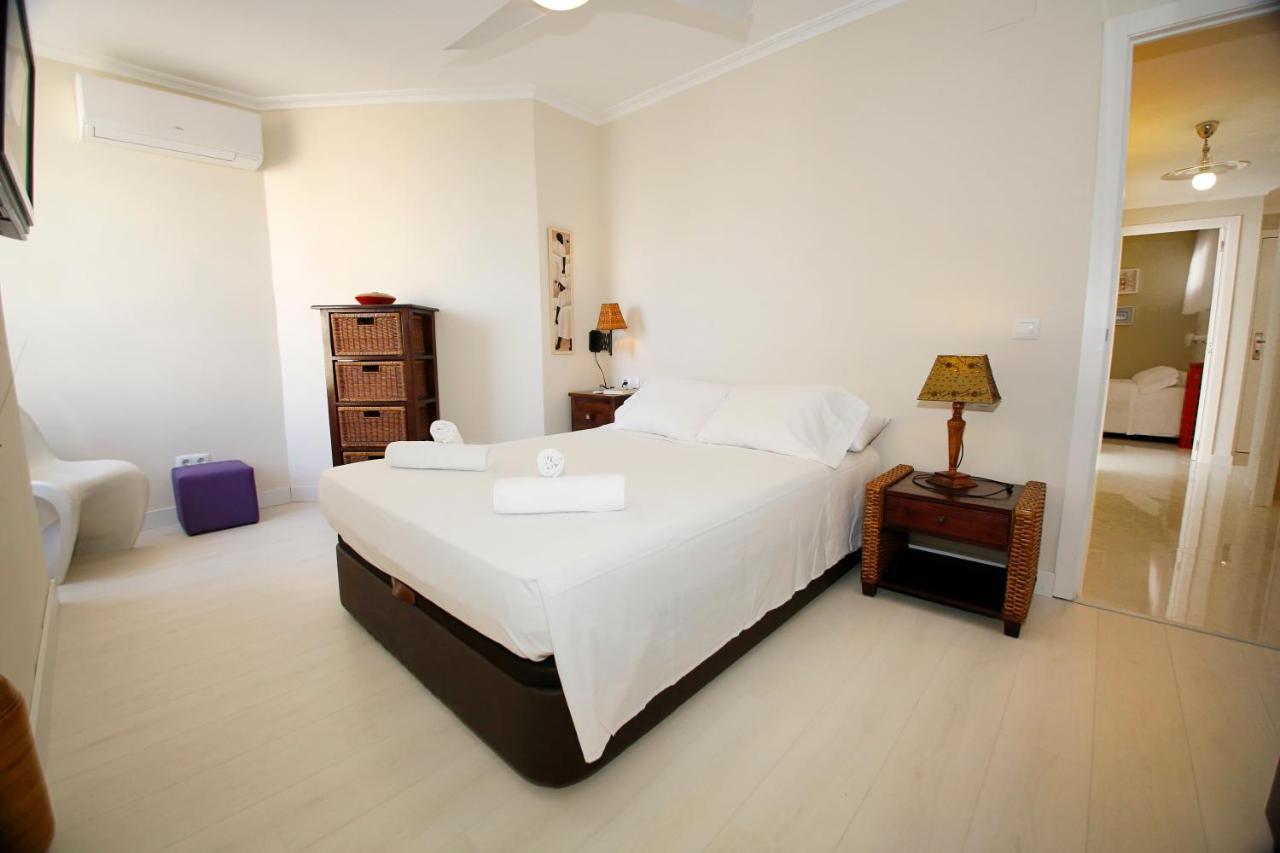 Apartment In Front Of The Sea With Ac And Pool