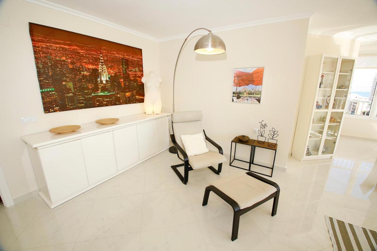 Apartment In Front Of The Sea With Ac And Pool