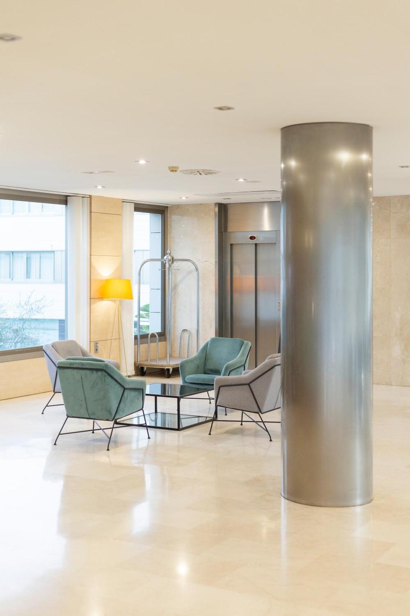 Hotel Daniya 3*