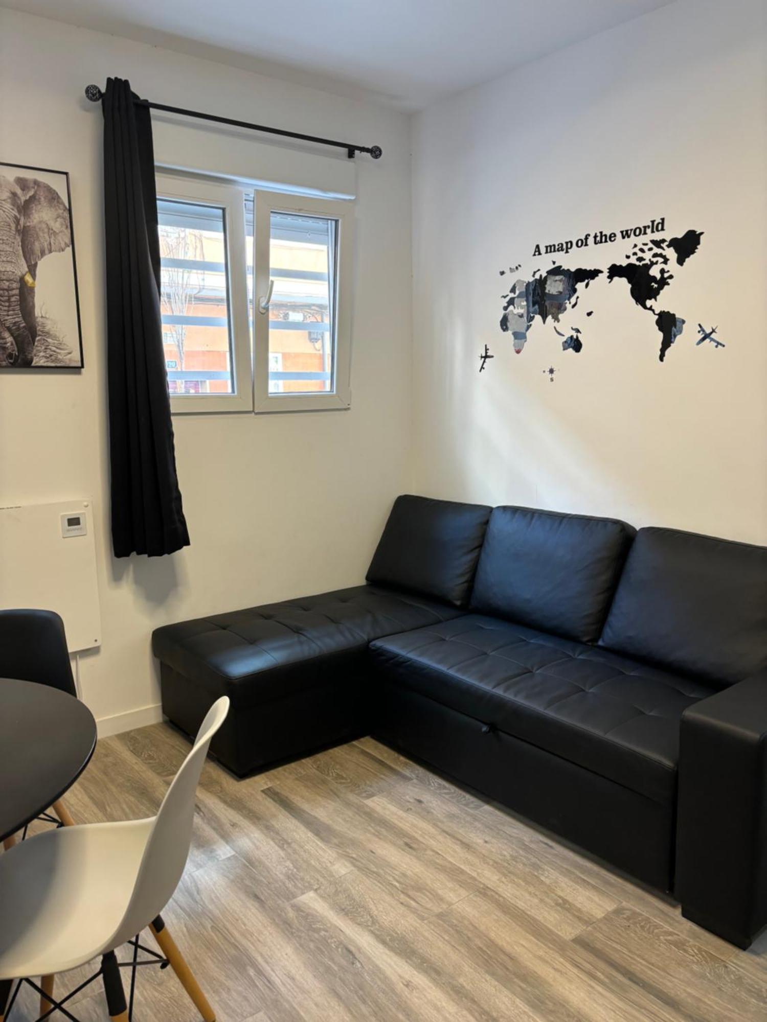 Blanco Y Negro En El Centro Apartment