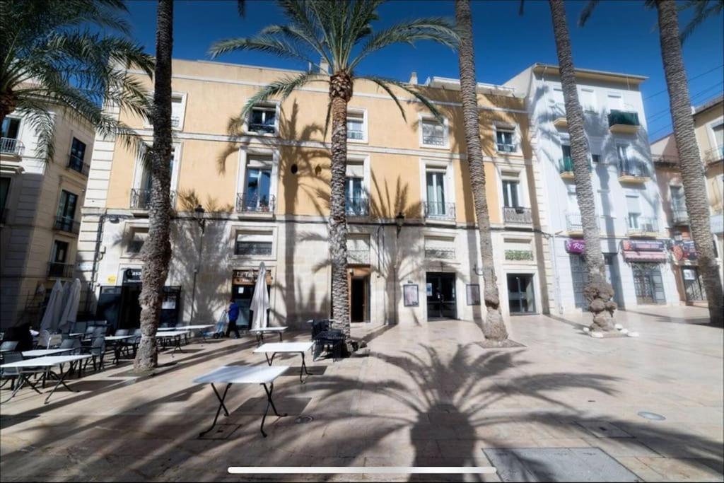 Beach, History And Center In One Apartment