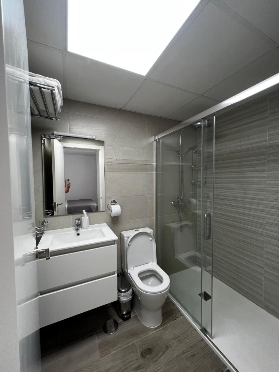 White Apartahotel