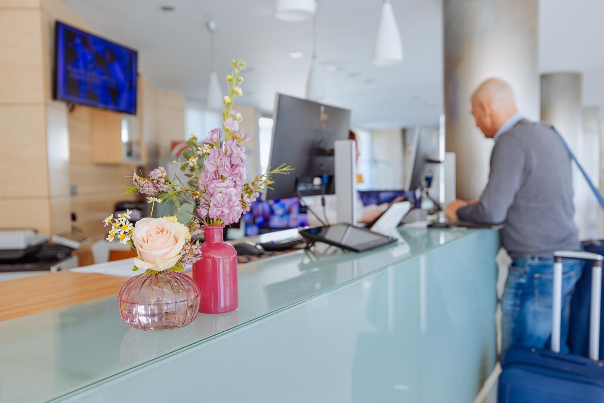 Hotel Daniya 3*
