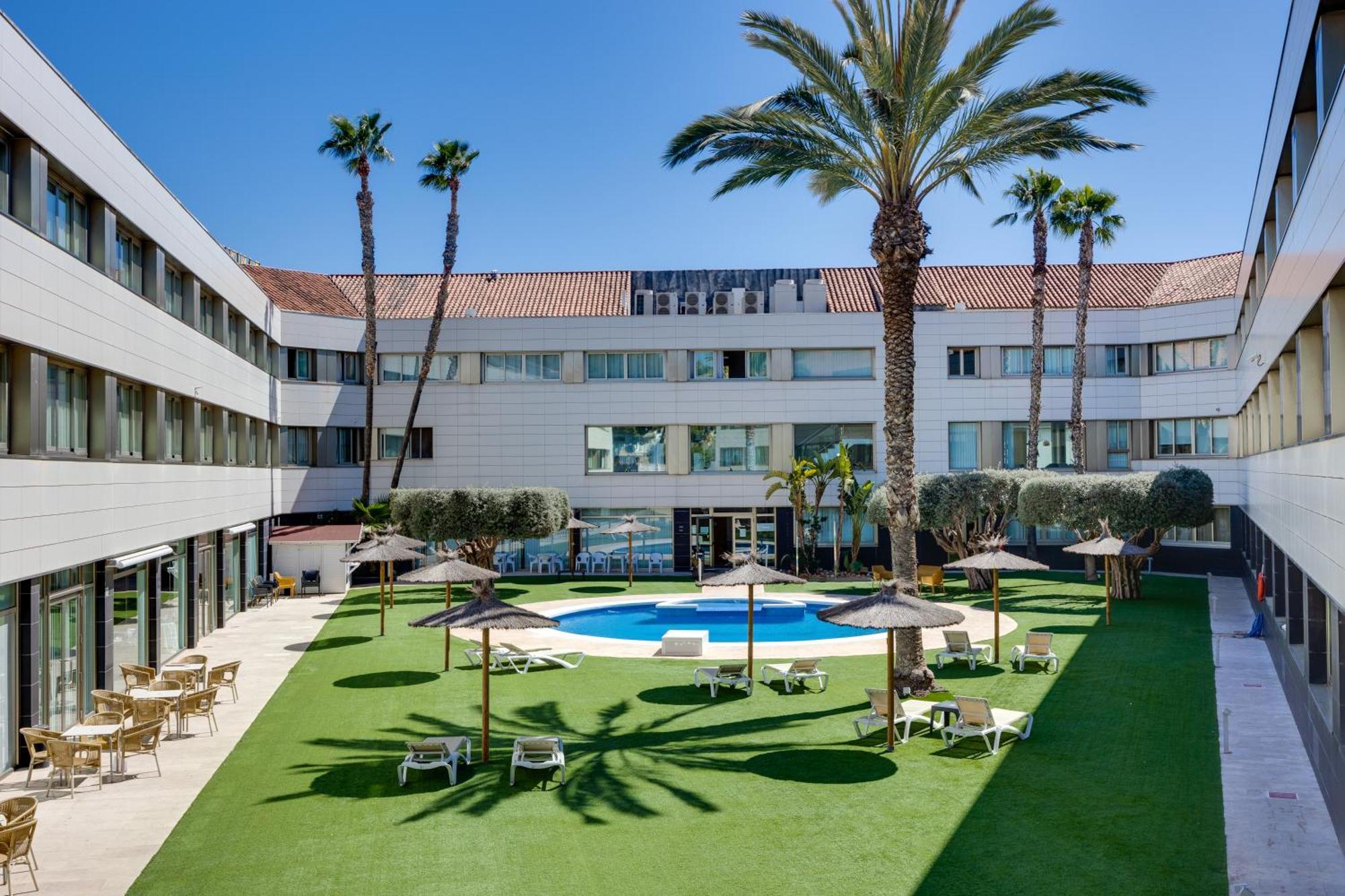 Hotel Daniya 3*