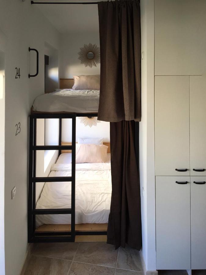 Numero Trece - Free Towels, Coffee & Tea, Remote Check-in (adults Only) Hostel