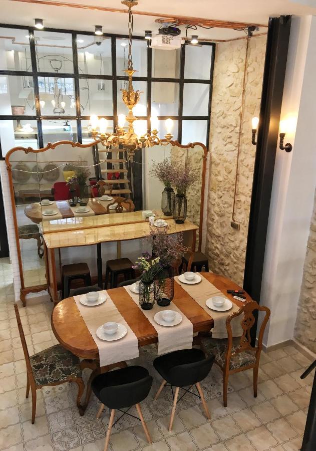 Numero Trece - Free Towels, Coffee & Tea, Remote Check-in (adults Only) Hostel *