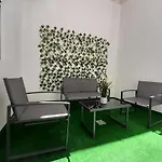 Tropical Garden Apartment