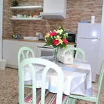 Fantastic 1 Bedroom Apartment With Gallery Cb6Ev