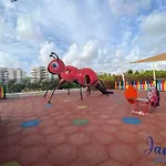 Green Hills Luxury Apartment With Comm Pool