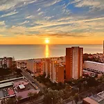 <1 Min Beach, Sea Views, Ac, Wifi, Pool, 3Xtennis