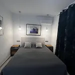 New! Cosy Two Bedroom Apartment By The Beach