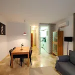 Palm Square - One Minute From The Sea!