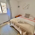 3Br - Beachfront Balcony Haven