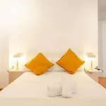 New Refurbished! 4 Minutes Walking To The Beach