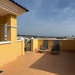 Top Floor Spacious Apartment With Roof Terrace