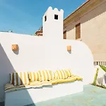 Refined And Practical Studio In Historic Center Of Alicante