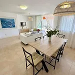 Gran Apartamento, Aire Acondicionado, Piscina Y Parking Gratuito