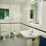 Estudio Adosado Con Jardin Y Parking Privado