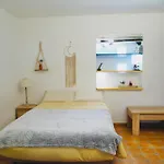 Estudio Adosado Con Jardin Y Parking Privado
