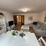 Piso Grande Amplio para grandes grupos 4 Dormitorios 2 baños, 4AC y WIFI