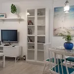 Playa a 500m en Centro Historico Alicante- Holidays B&F