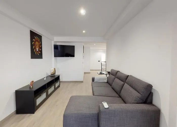 Large & Relaxing City Home