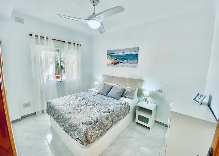 Amplio apartamento con vistas al mar, parking y wifi