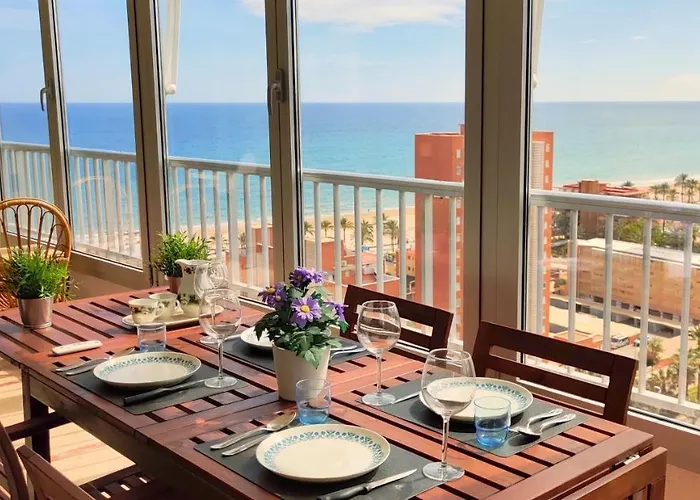 <1 Min Beach, Sea Views, Ac, Wifi, Pool, 3Xtennis