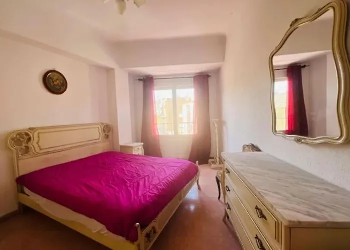 Private Bedroom With Balcony Near Alicante Centre