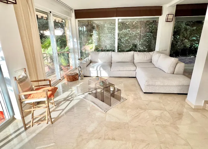 Beachside 4-Bedroom With Pool