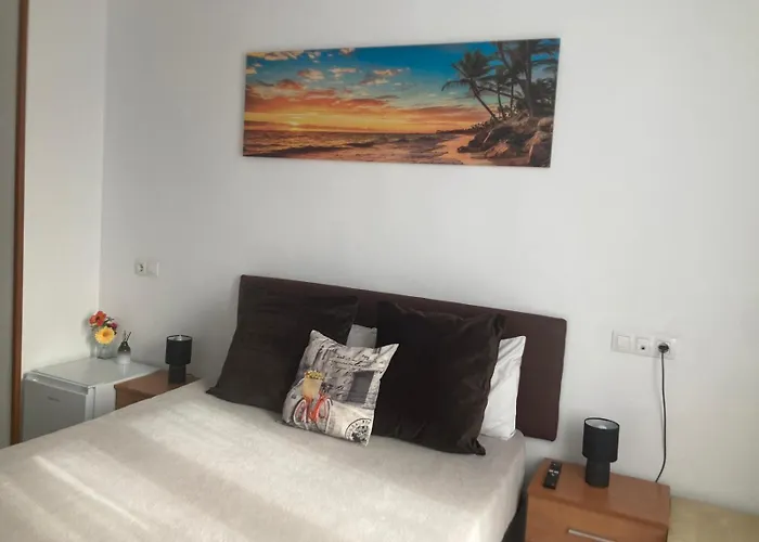 Room With Private Bathroom And Balcony Nearby The Mercado Central, Center And Beach