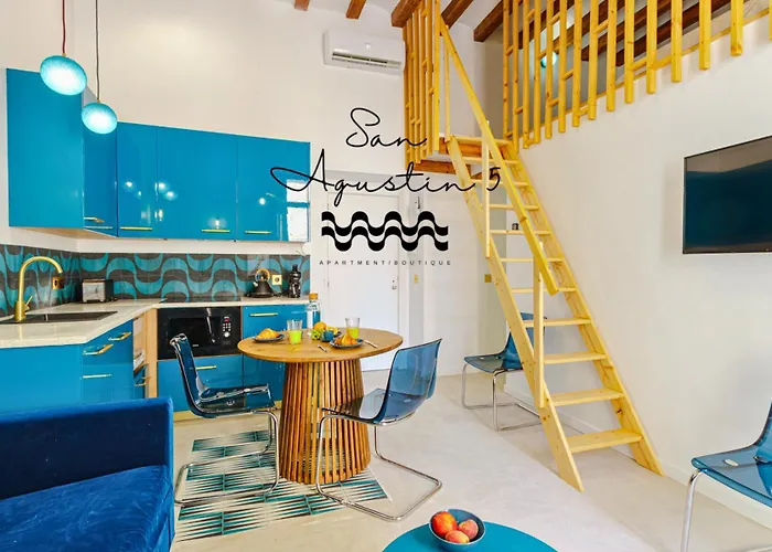 Spacious And Luxurious Mezzanine Apartment In Historic Center