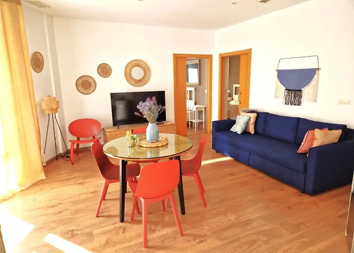 Very Centric Apartment, Lightful, Well Equipped And Decorated, With Castle Views, And Besides A Nice Plaza In Old Town