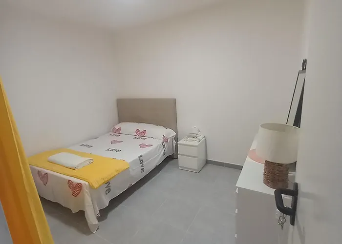 Hiromi Room Calle Julio Antonio