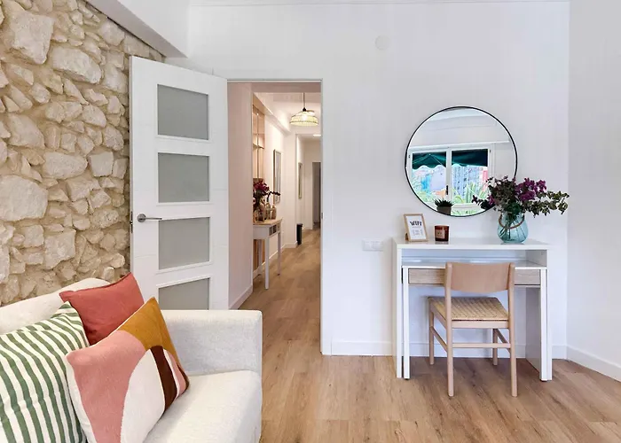 Cosy Flats Luceros