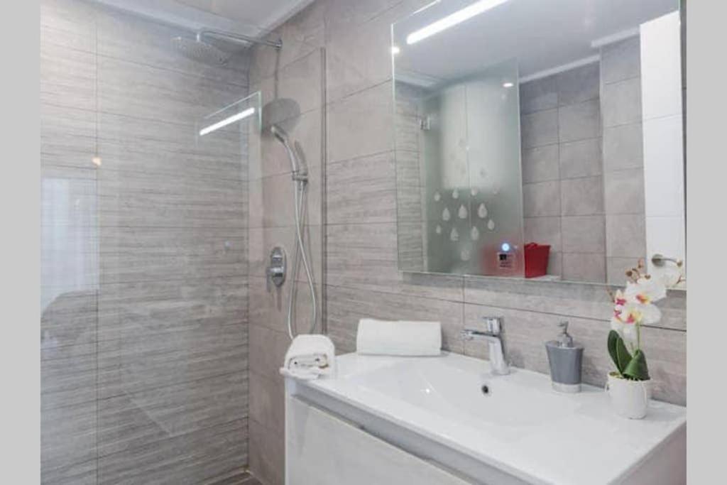Apartamento Playa Albufereta. Espectaculares Vistas Al Mar. Alicante