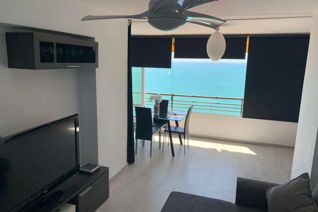 Apartamento Playa Albufereta. Espectaculares Vistas Al Mar.