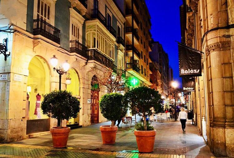 Centre ,plage Et Quartier Animé,wifi Clim Apartamento *