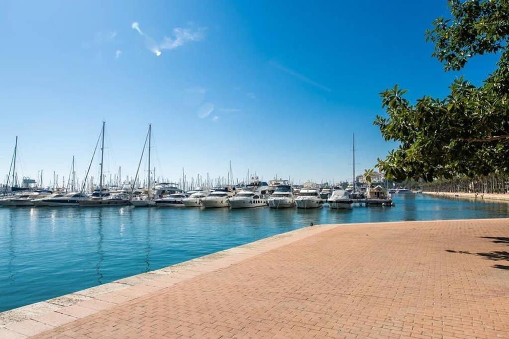 Sea View Apartment *