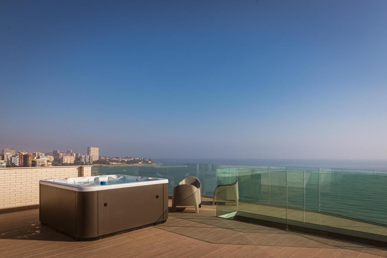 Modern Sea Front Jacuzzi Blue Sky Apartment