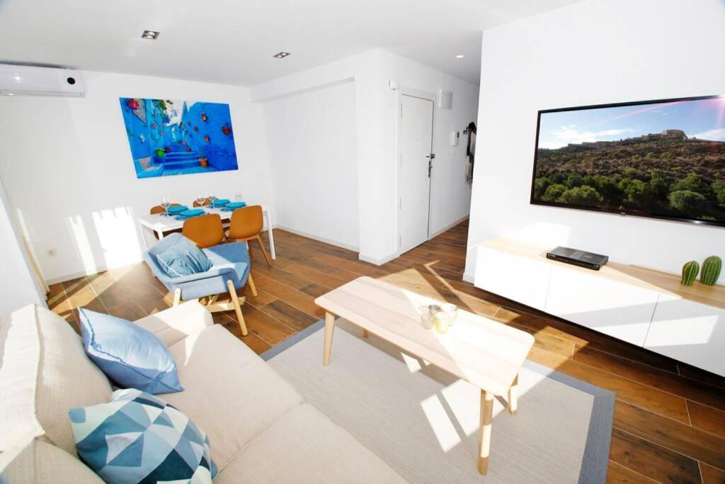 Amazing 3bd Apt. Beach And Center + Parking *