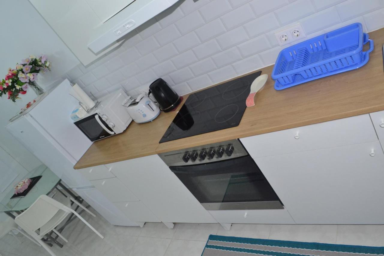 Stunning 2 Bedroom Fully Refurbished With Air-conditioning