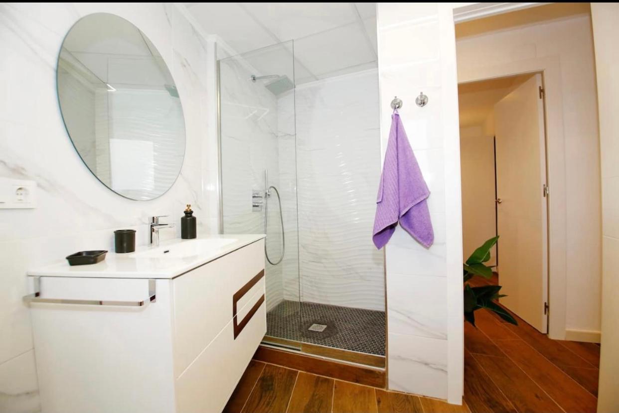 Amazing 3bd Apt. Beach And Center + Parking *