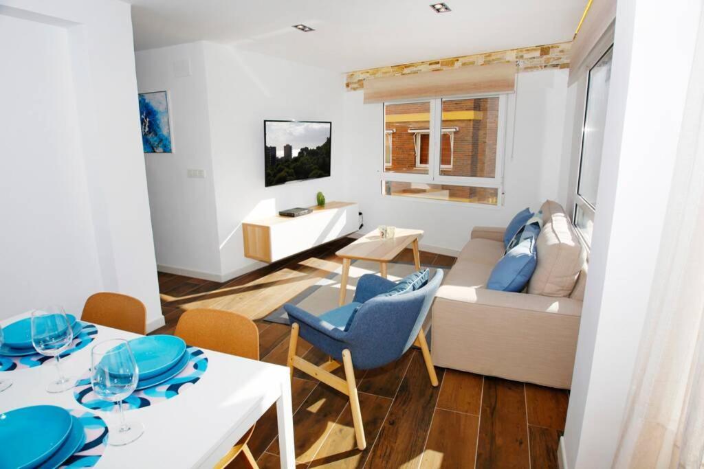 Apartment Amazing 3bd Apt. Beach And Center + Parking *