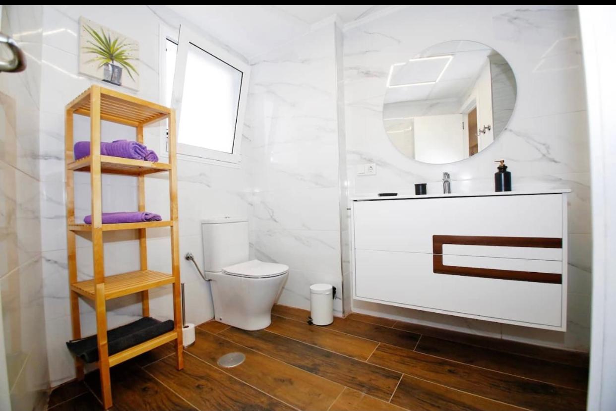 Amazing 3bd Apt. Beach And Center + Parking Apartment